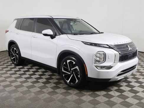 Used 2024 Mitsubishi Outlander SE AWD/4WD image 2