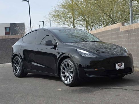 Used 2021 Tesla Model Y Long Range image 3