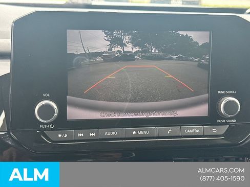 Used 2025 Nissan Pathfinder SV FWD image 32