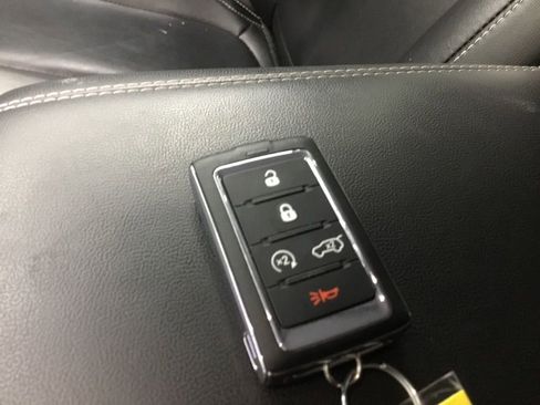 Used 2023 Jeep Grand Cherokee L Limited w/ Black Appearance Package image 10