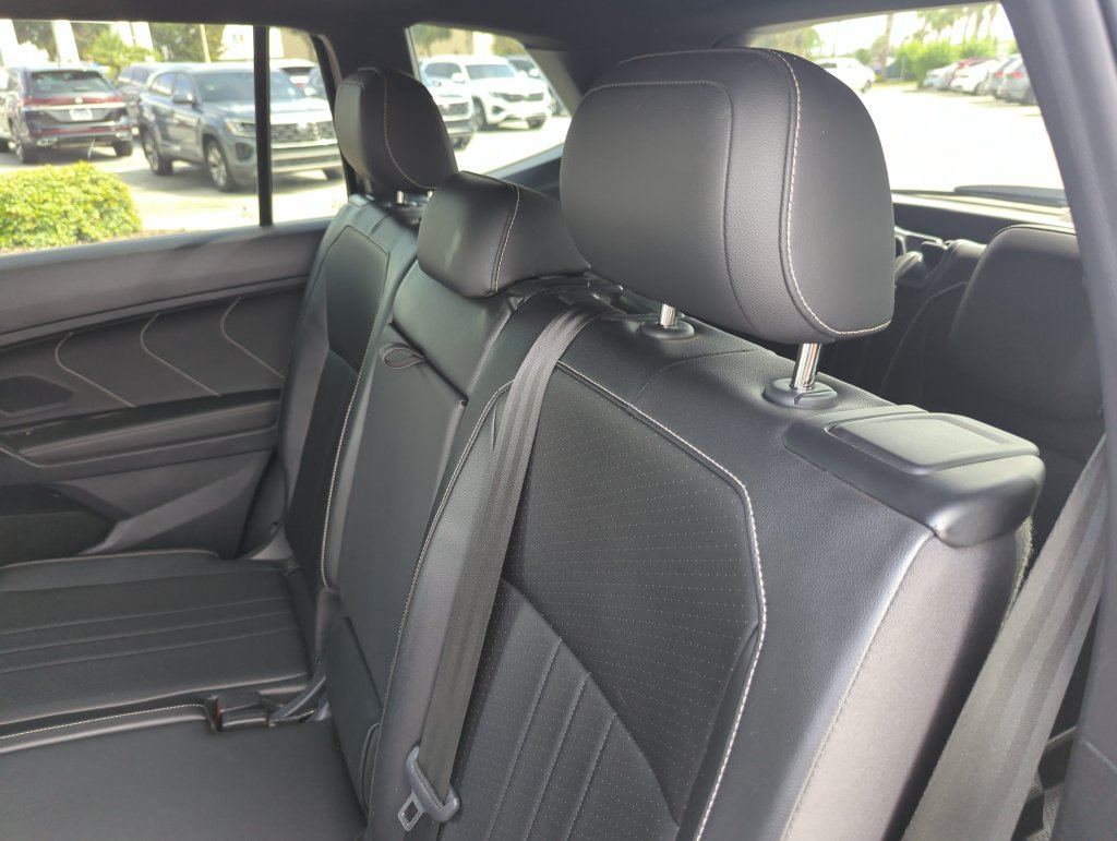 Used 2024 Volkswagen Tiguan SE R-Line FWD image 30