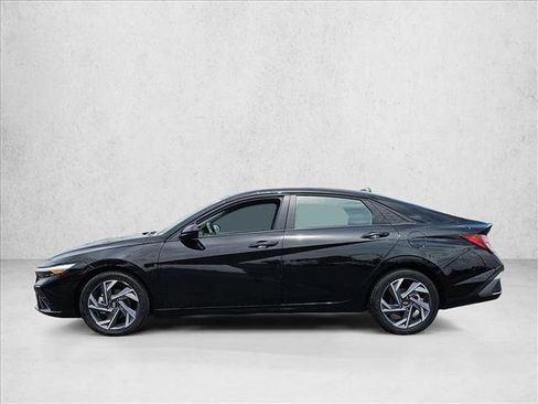 Used 2025 Hyundai Elantra Sport FWD image 9