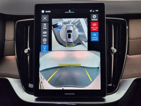 New 2026 Volvo XC90 T8 Plus w/ Protection Package Premier image 18