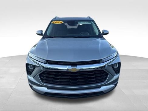 Used 2024 Chevrolet TrailBlazer LT w/ Convenience Package FWD image 2
