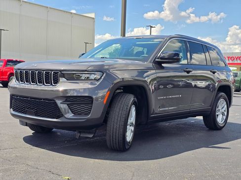 Used 2024 Jeep Grand Cherokee Laredo X AWD/4WD image 4