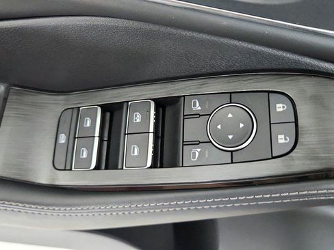 Used 2025 Nissan Rogue Platinum FWD image 17