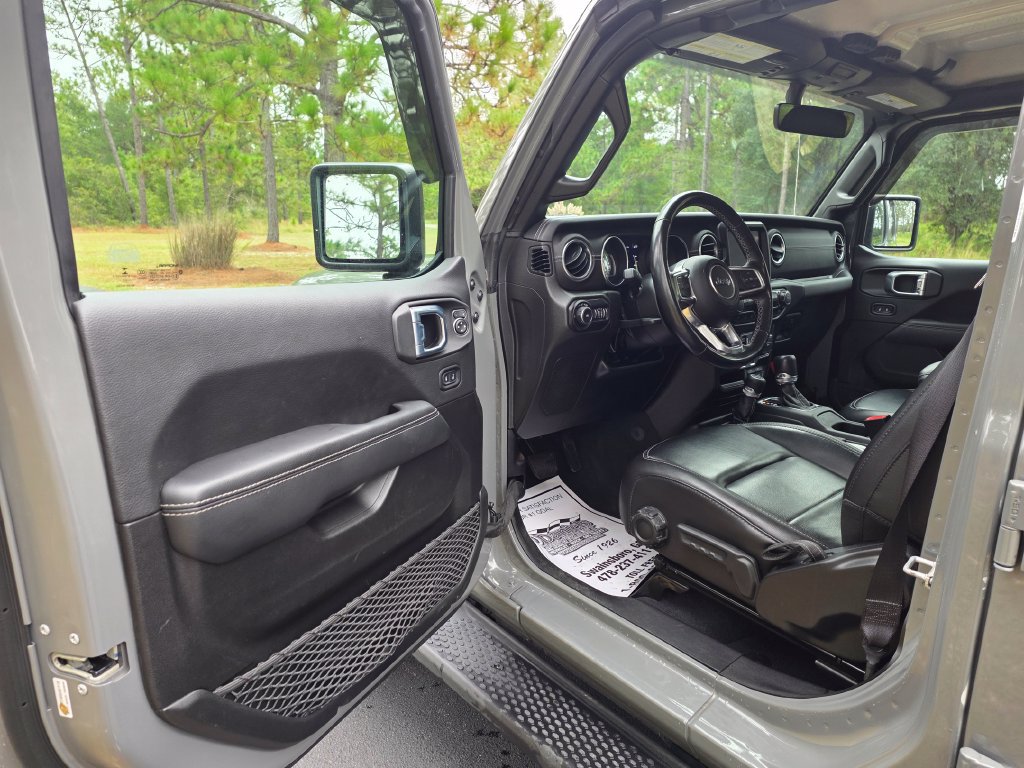 Used 2022 Jeep Wrangler Unlimited Sahara w/ Cold Weather Group AWD/4WD image 11