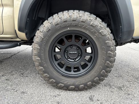 Used 2019 Toyota Tacoma TRD Off-Road image 30