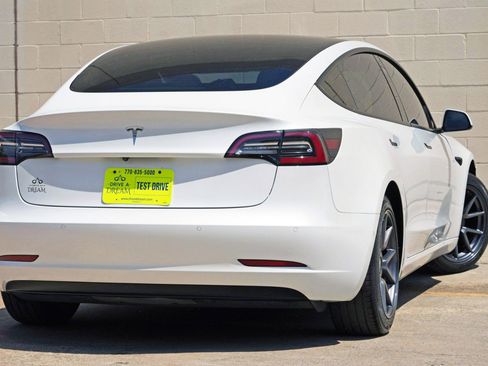 Used 2021 Tesla Model 3 Standard Range Plus image 5