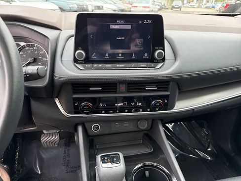 Used 2023 Nissan Rogue SV w/ SV Premium B Package image 27