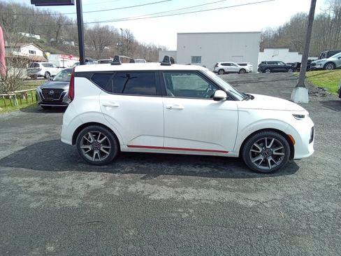 Used 2022 Kia Soul Turbo FWD image 3