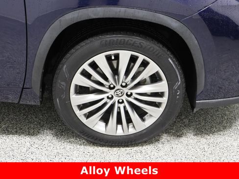 Used 2023 Toyota Highlander Platinum image 5