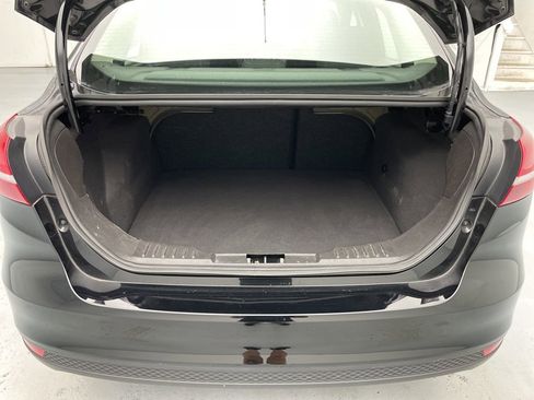 Used 2017 Ford Focus SE image 40