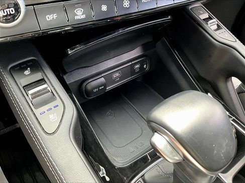 Used 2025 Kia Telluride AWD image 16