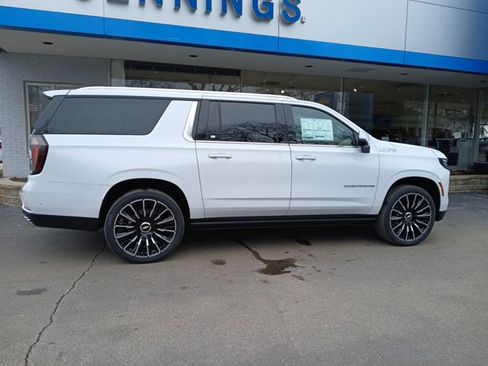 New 2026 Chevrolet Suburban High Country AWD/4WD image 3