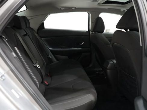 Used 2025 Hyundai Elantra SEL image 35