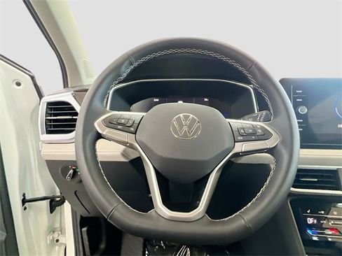 New 2025 Volkswagen Taos SE image 11
