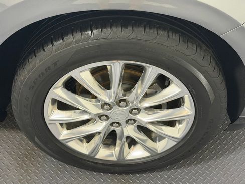 Used 2020 Buick Enclave Essence w/ Sound and Sites Package AWD/4WD image 18