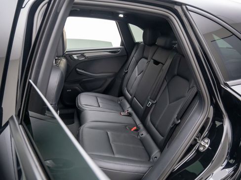 Certified 2025 Porsche Macan image 17