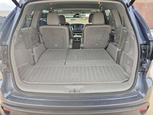 Used 2018 Toyota Highlander XLE AWD/4WD image 22