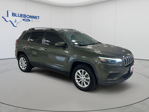 Used 2020 Jeep Cherokee Latitude AWD/4WD image 3