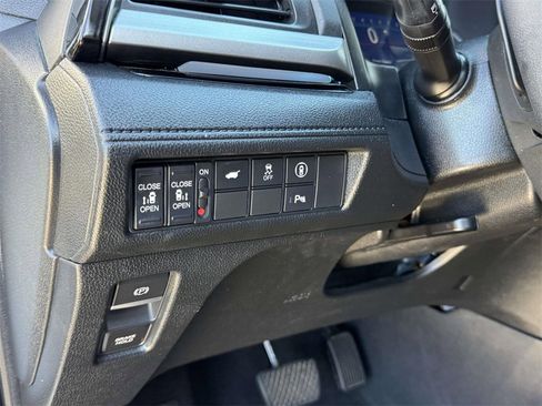 Used 2023 Honda Odyssey Touring image 9