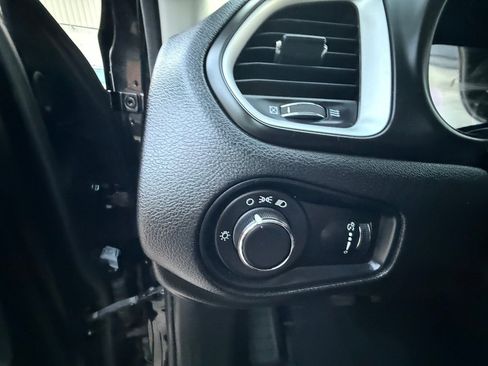 Used 2021 Jeep Renegade Sport image 19