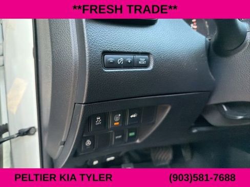 Used 2017 Nissan Rogue SV w/ SV Premium Package image 17