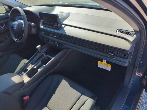 Certified 2025 Honda Accord SE image 4