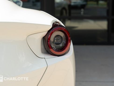 Used 2019 Ferrari Portofino image 19