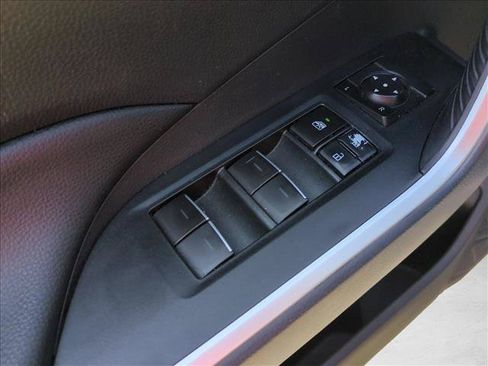 Used 2025 Toyota RAV4 XLE AWD/4WD image 12