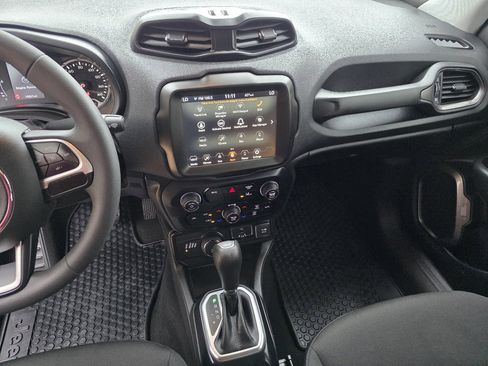 Used 2023 Jeep Renegade Latitude image 16