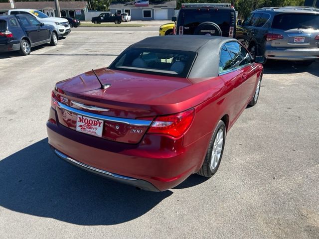 Used 2013 Chrysler 200 Touring FWD image 4