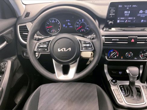 Used 2023 Kia Seltos LX image 4