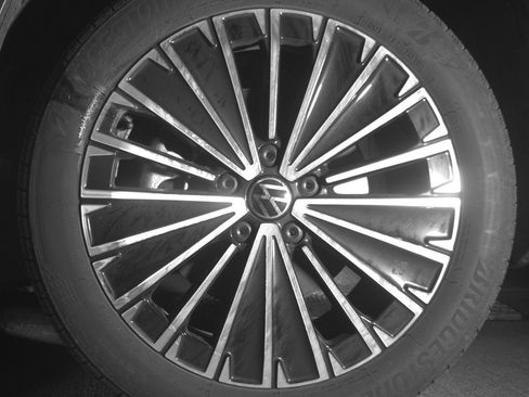 Used 2025 Volkswagen Taos SE image 12