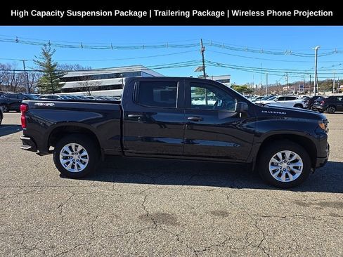 Used 2023 Chevrolet Silverado 1500 Custom image 2