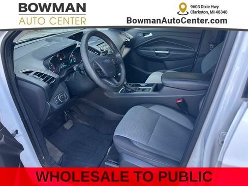 Used 2017 Ford Escape SE w/ SE Cold Weather Package AWD/4WD image 9