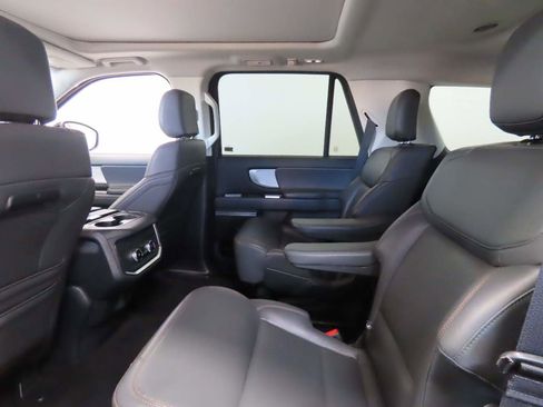Used 2025 Ford Expedition Active image 15
