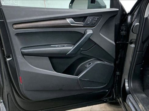 Used 2023 Audi Q5 2.0T Premium w/ Convenience Package image 25