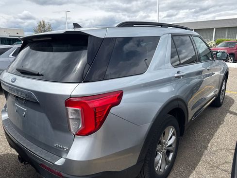 Used 2023 Ford Explorer XLT w/ Equipment Group 202A AWD/4WD image 11