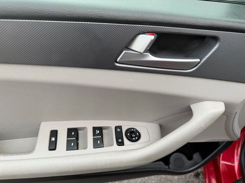 Used 2017 Hyundai Sonata SE image 19