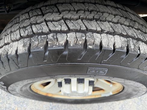 Used 2015 Chevrolet Express 2500 image 8