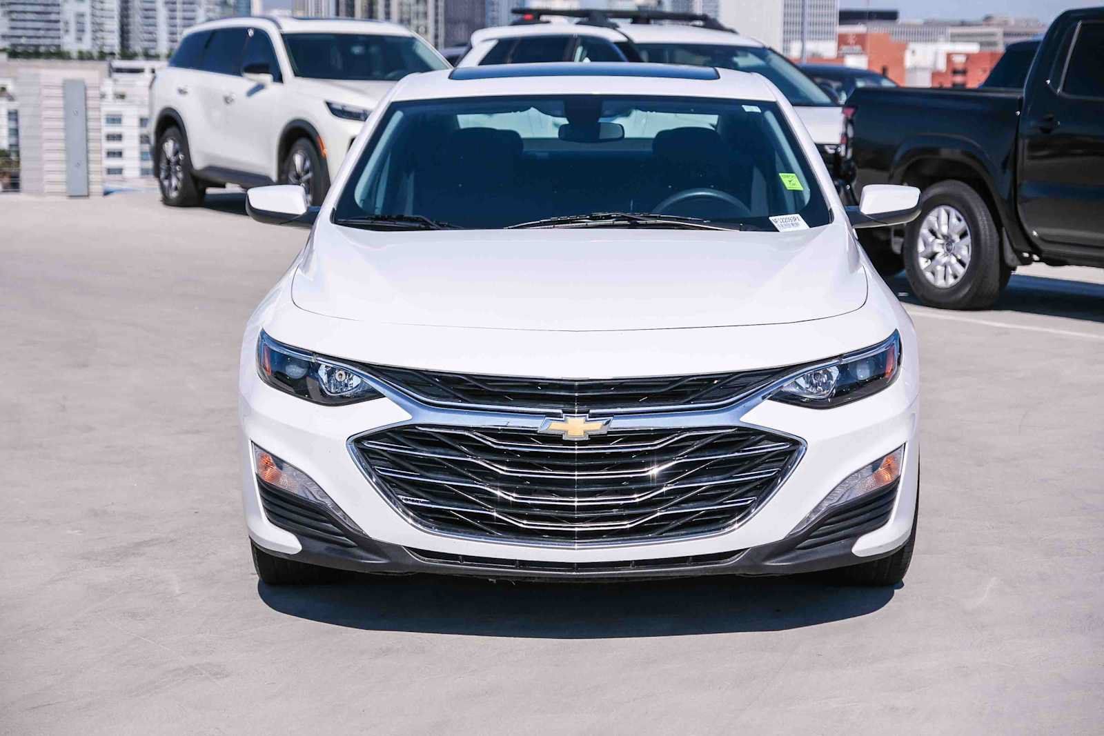 Used 2022 Chevrolet Malibu LT FWD image 2