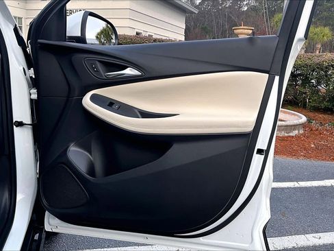 Used 2025 Buick Encore GX Sport Touring w/ Advanced Technology Package image 21