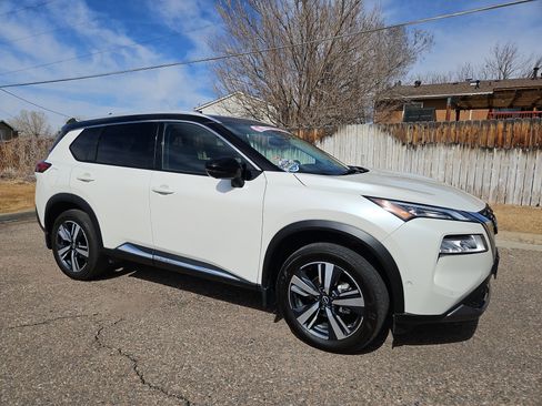 Used 2023 Nissan Rogue SL w/ SL Premium Package image 2