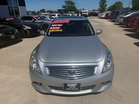 Used 2015 INFINITI Q40 AWD w/ Moonroof Package image 2