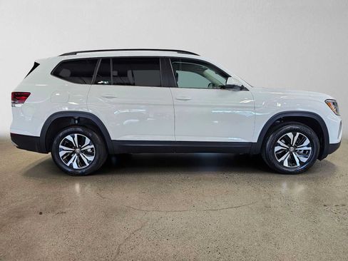 Used 2025 Volkswagen Atlas SE AWD/4WD image 2