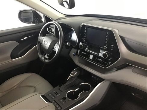 Certified 2021 Toyota Highlander XLE image 22
