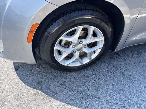 Used 2018 Chrysler Pacifica Touring Plus w/ Tire & Wheel Group image 20