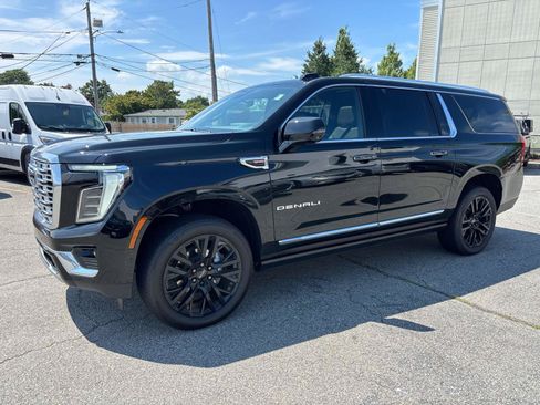 Used 2026 GMC Yukon XL Denali w/ Denali Reserve Package AWD/4WD image 4